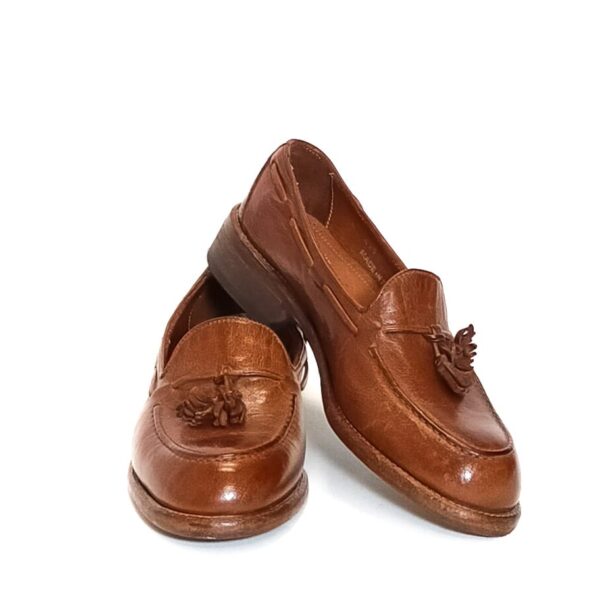 Women's moccasin with tassels