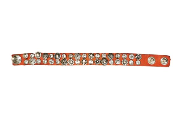 Bracciale con rivetti a fiore e strass - immagine 2